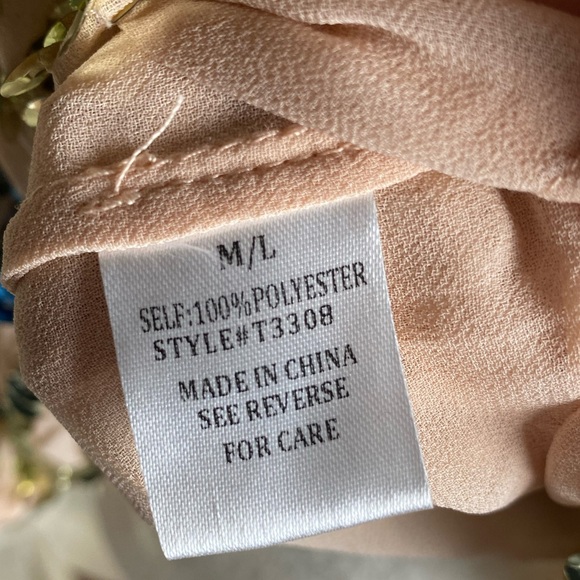 Elegant Sequin Embellished Blouse - Picture 5 of 6